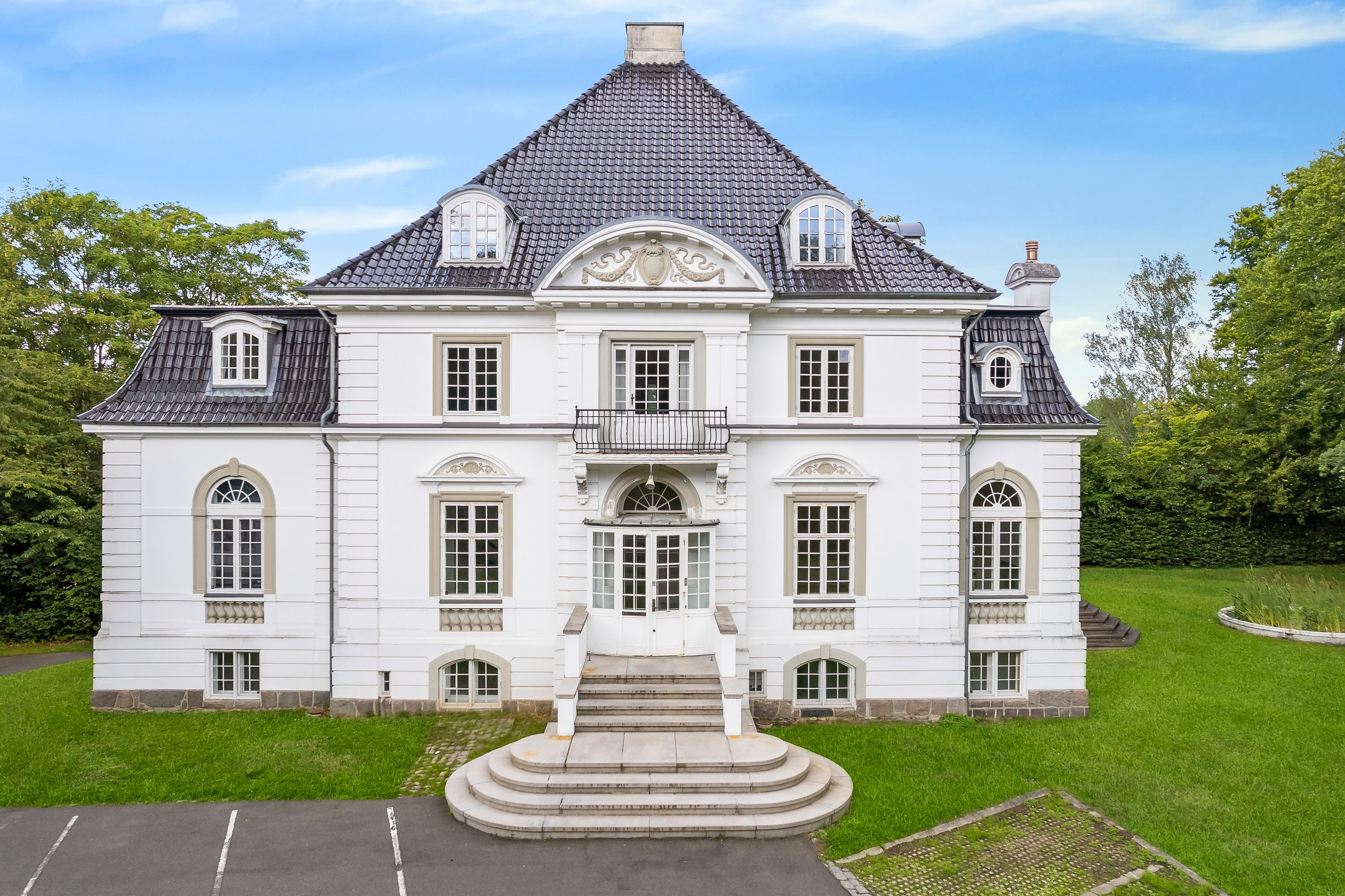 Villa på Klampenborgvej 50 2930.
